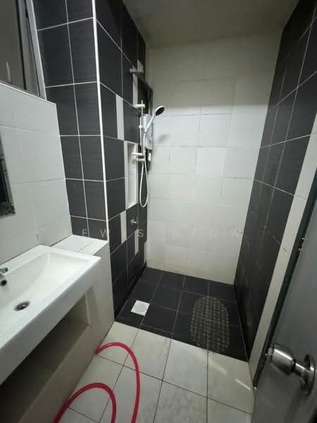 Kediaman Servis untuk Disewa di D'Ambience Residences (Pangsapuri Ikatan Flora) - Lewis Neow - Bathroom - PropertyGuru.com.my