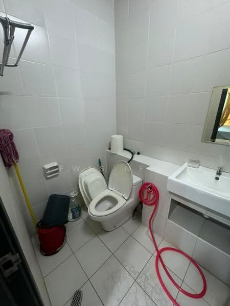 Kediaman Servis untuk Disewa di D'Ambience Residences (Pangsapuri Ikatan Flora) - Lewis Neow - Bathroom - PropertyGuru.com.my