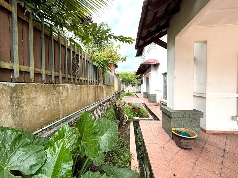 Semi-Detached House for Sale in Ampang (Selangor) - Shaziery Iskandar - Exterior - PropertyGuru.com.my