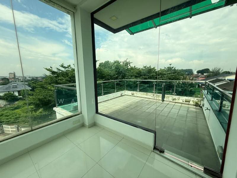 Bungalow House untuk Dijual di Taman Majidee (Johor Bahru) - Wallace Ang - Balcony - PropertyGuru.com.my