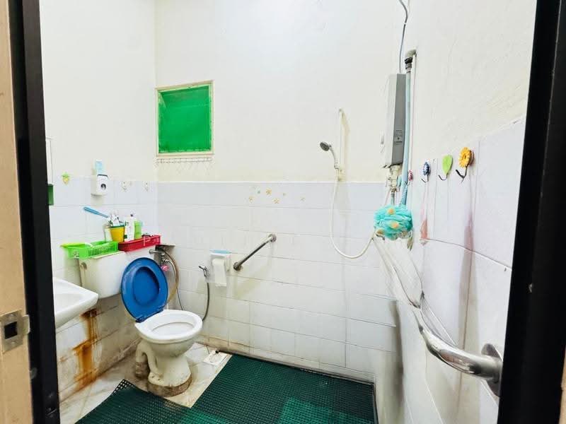Rumah Teres 1-Tingkat untuk Dijual di Taman Bukit Tiram (Ulu Tiram) - Pauline Goh - Bathroom - PropertyGuru.com.my