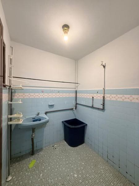 Rumah Teres 1-Tingkat untuk Disewa di Taman Abad (Johor Bahru) - YC Fung - Bathroom - PropertyGuru.com.my