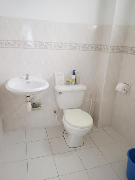 Rumah Teres 2-Tingkat untuk Dijual di Taman Setia Indah (Tebrau) - Pauline Goh - Bathroom - PropertyGuru.com.my