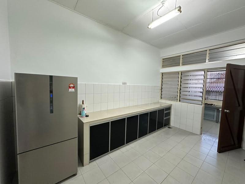 Rumah Teres 1-Tingkat untuk Disewa di Taman Pelangi (Johor Bahru) - YC Fung - Kitchen - PropertyGuru.com.my