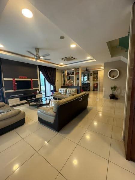 Rumah Kluster untuk Dijual di Taman Mutiara Mas (Skudai) - David Ong - Living Room - PropertyGuru.com.my