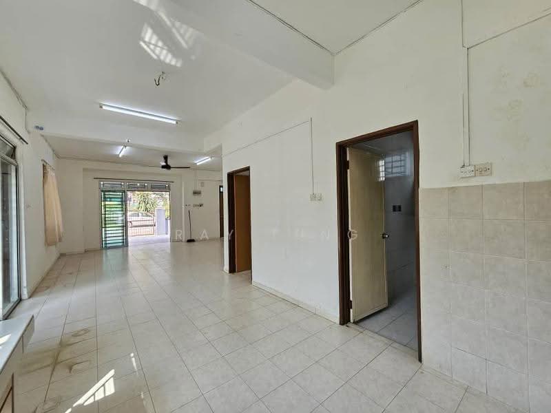 2-storey Terraced House for Rent in Johor Bahru (Johor) - Ray Tung - Living Room - PropertyGuru.com.my