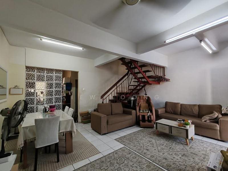 Rumah Teres 2-Tingkat untuk Dijual di Lestari Putra (Seri Kembangan) - Siew Yoong - Living Room - PropertyGuru.com.my
