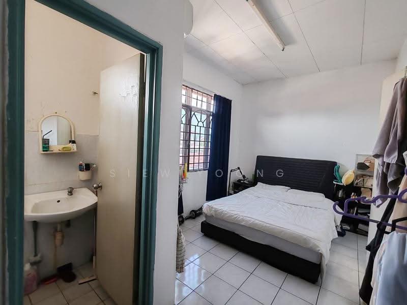 Rumah Teres 2-Tingkat untuk Dijual di Lestari Putra (Seri Kembangan) - Siew Yoong - Bedroom - PropertyGuru.com.my