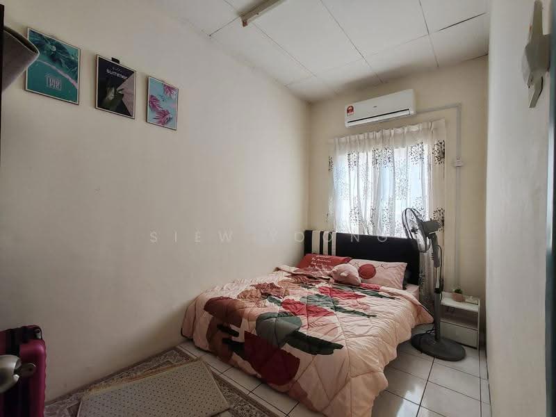 Rumah Teres 2-Tingkat untuk Dijual di Lestari Putra (Seri Kembangan) - Siew Yoong - Bedroom - PropertyGuru.com.my
