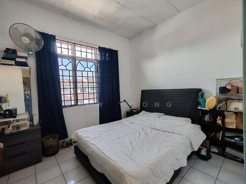 Rumah Teres 2-Tingkat untuk Dijual di Lestari Putra (Seri Kembangan) - Siew Yoong - Bedroom - PropertyGuru.com.my
