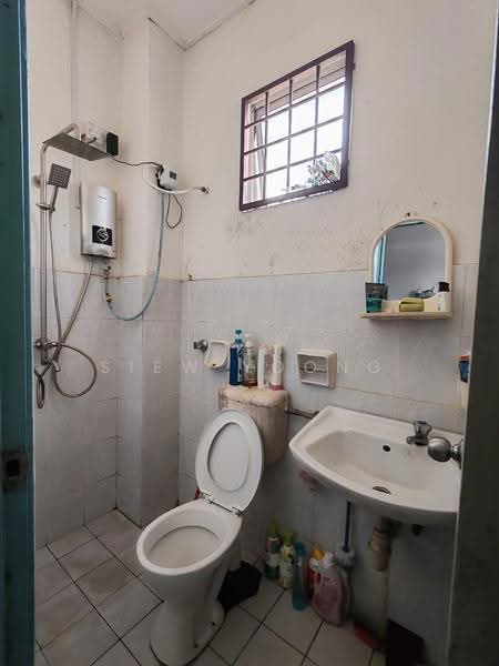 Rumah Teres 2-Tingkat untuk Dijual di Lestari Putra (Seri Kembangan) - Siew Yoong - Bathroom - PropertyGuru.com.my