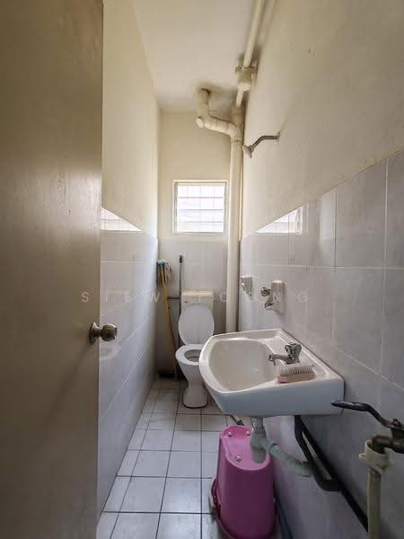 Rumah Teres 2-Tingkat untuk Dijual di Lestari Putra (Seri Kembangan) - Siew Yoong - Bathroom - PropertyGuru.com.my