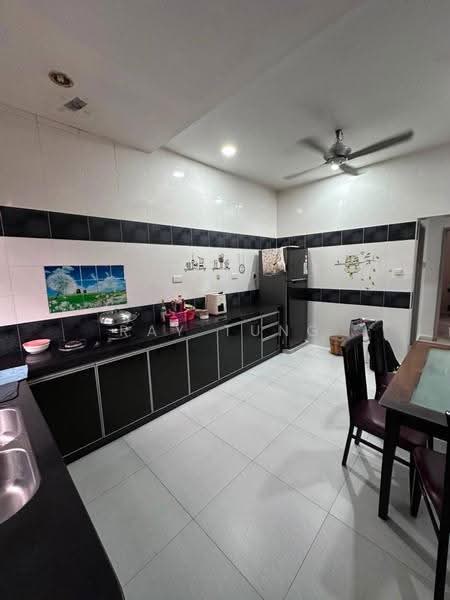 Rumah Teres 1-Tingkat untuk Disewa di Taman Pelangi Indah (Ulu Tiram) - Ray Tung - Kitchen - PropertyGuru.com.my