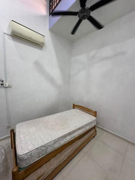 Rumah Teres 1-Tingkat untuk Disewa di Taman Pelangi Indah (Ulu Tiram) - Ray Tung - Bedroom - PropertyGuru.com.my