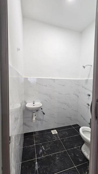1-storey Terraced House for Sale in Johor Bahru (Johor) - Ray Tung - Bathroom - PropertyGuru.com.my
