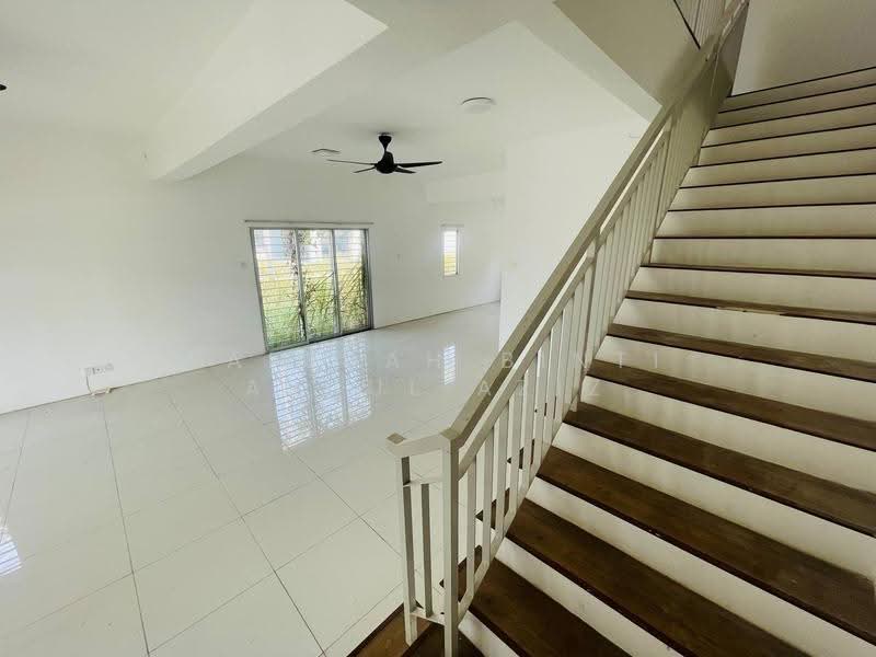 Rumah Teres 2-Tingkat untuk Dijual di Cybersouth (Dengkil) - Rafedah Binti Abdul Aziz - Living Room - PropertyGuru.com.my