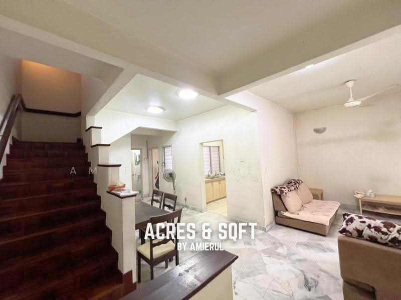 2-storey Terraced House for Sale in Usj 22 (Subang Jaya) - Amierul Hafizie - Living Room - PropertyGuru.com.my