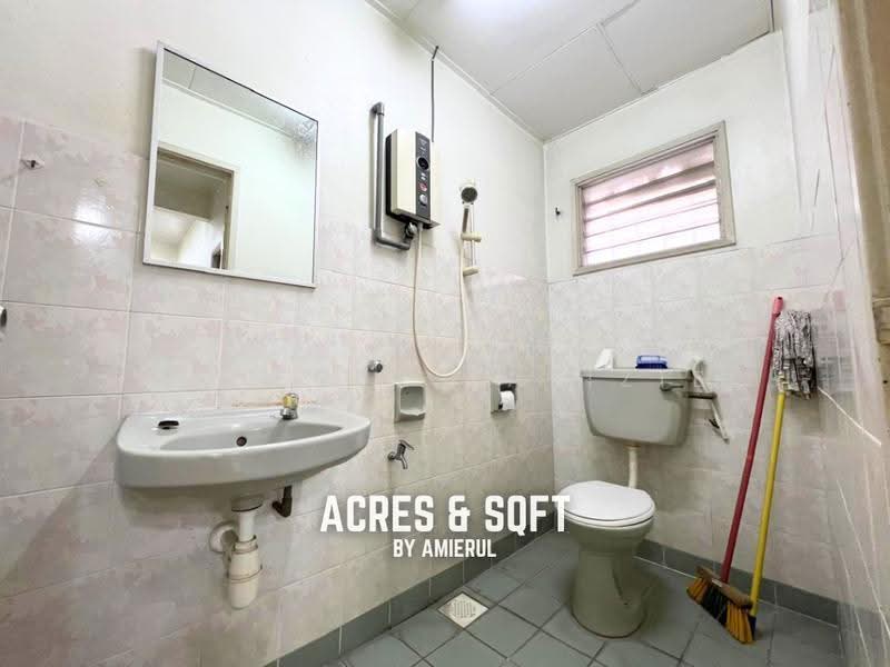 2-storey Terraced House for Sale in Usj 22 (Subang Jaya) - Amierul Hafizie - Bathroom - PropertyGuru.com.my