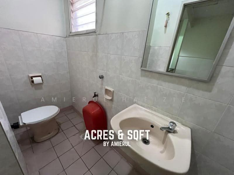 2-storey Terraced House for Sale in Usj 22 (Subang Jaya) - Amierul Hafizie - Bathroom - PropertyGuru.com.my
