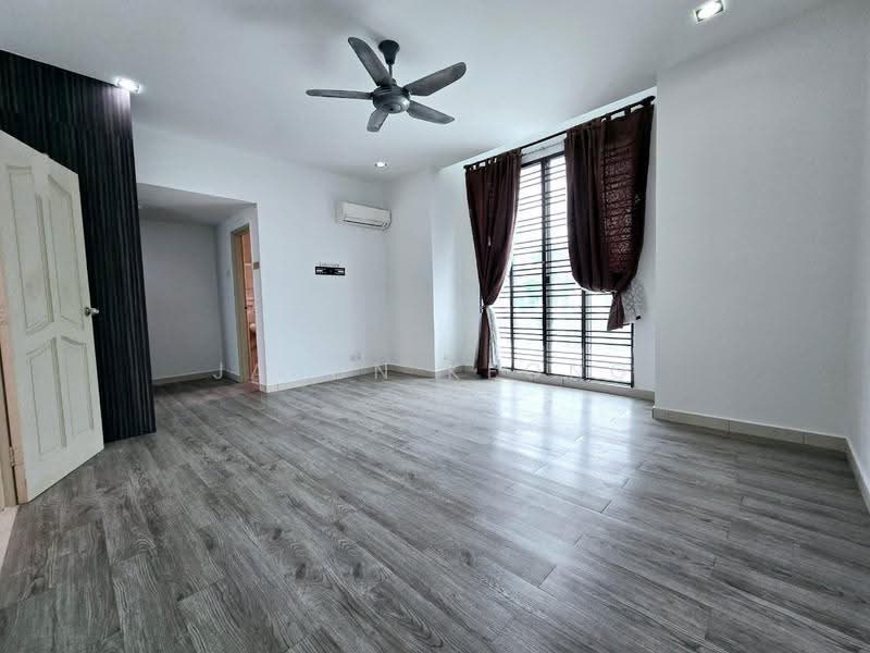 2-storey Terraced House for Sale in Taman Putra Prima (Puchong) - Jason Keong - Living Room - PropertyGuru.com.my