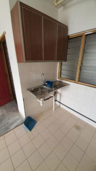 Kondominium untuk Dijual di Pelangi Indah Condominium - Frankie Ong - Kitchen - PropertyGuru.com.my