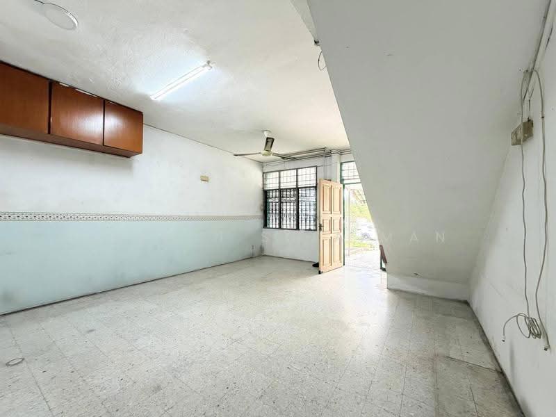 2-storey Terraced House for Sale in Taman Sri Rampai (Wangsa Maju) - Yasmin Sulaiman - Living Room - PropertyGuru.com.my