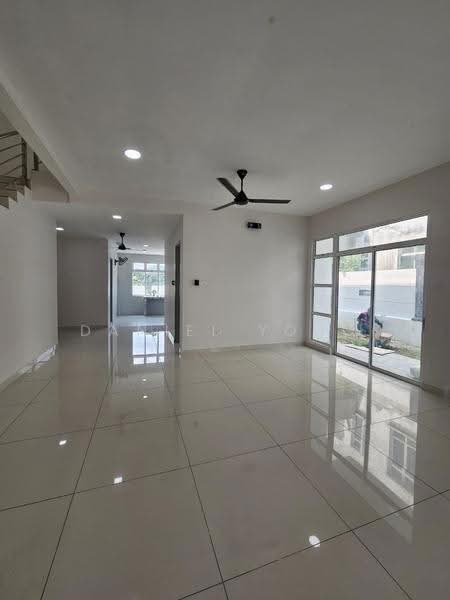 Rumah Berkembar untuk Dijual di Taman Bukit Jaya (Ulu Tiram) - Daniel Yong - Living Room - PropertyGuru.com.my