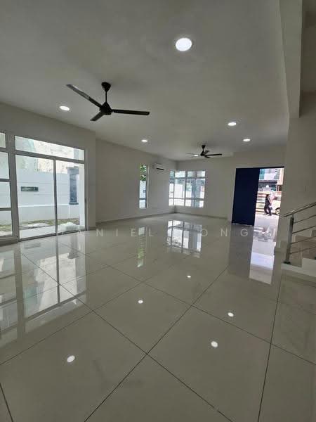 Rumah Berkembar untuk Dijual di Taman Bukit Jaya (Ulu Tiram) - Daniel Yong - Living Room - PropertyGuru.com.my