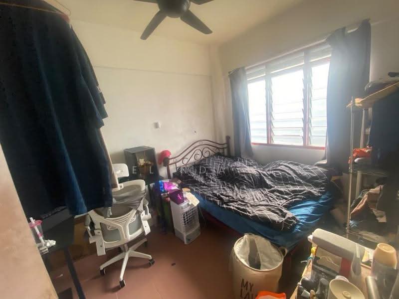 Flat for Sale at Taman Molek - Melinda Ee - Bedroom - PropertyGuru.com.my