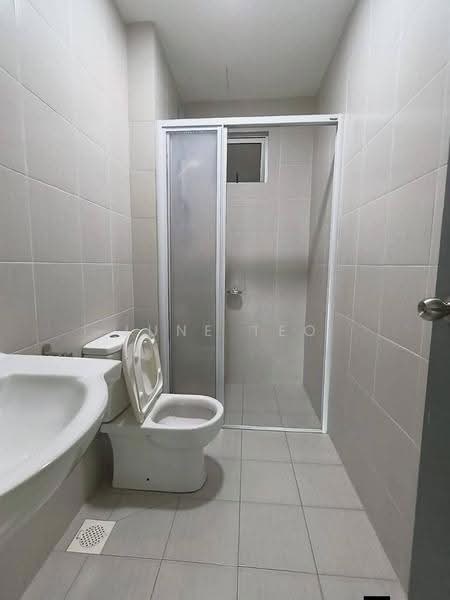 Service Residence for Rent at Meridin Bayvue Serviced Apartment - June Teo - Bathroom - PropertyGuru.com.my