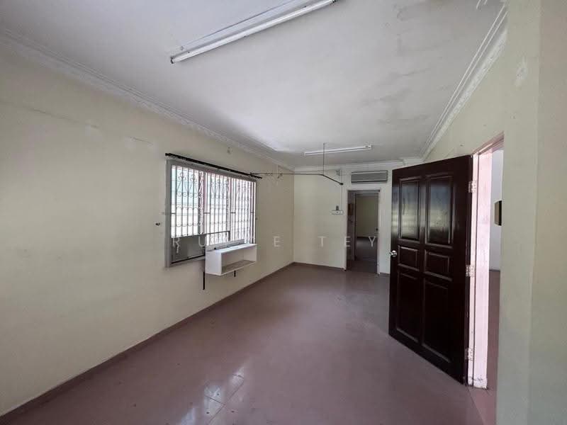 Commercial Semi-D for Rent in Taman Pelangi (Johor Bahru) - Ruice Tey - Interior - PropertyGuru.com.my