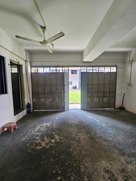 Rumah Flat untuk Dijual di Taman Molek - Daniel Yong - Entrance - PropertyGuru.com.my