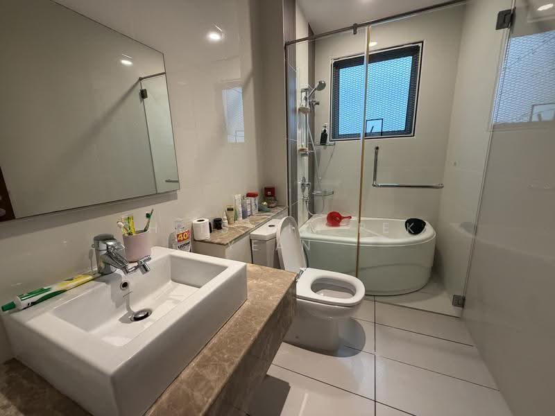 3-storey Terraced House for Sale in Taman Taming Indah 2 (Bandar Sungai Long) - Chris Lim Pek Yean - Bathroom - PropertyGuru.com.my