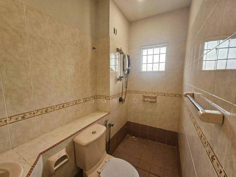 Rumah Teres 2-Tingkat untuk Dijual di Putra Permai (Subang Jaya) - Jason Ooi - Bathroom - PropertyGuru.com.my