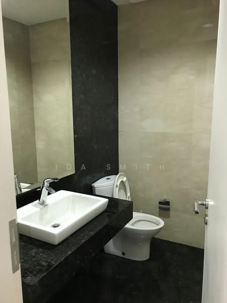 Kediaman Servis untuk Dijual di Pavilion Residences - Ida Smith - Bathroom - PropertyGuru.com.my
