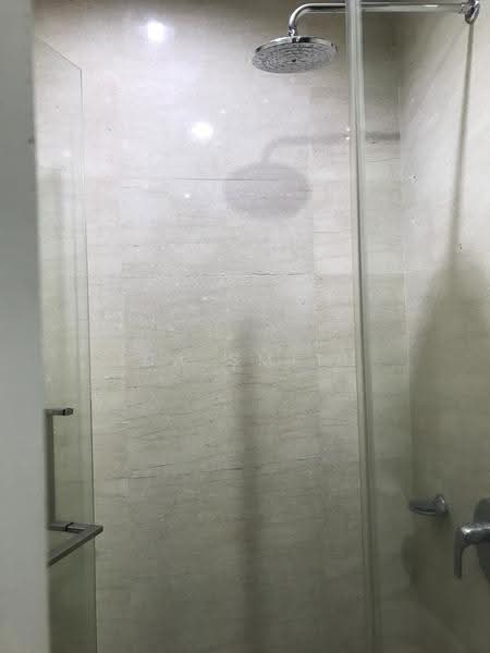 Kediaman Servis untuk Dijual di Pavilion Residences - Ida Smith - Bathroom - PropertyGuru.com.my
