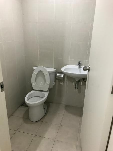 Kediaman Servis untuk Dijual di Pavilion Residences - Ida Smith - Bathroom - PropertyGuru.com.my