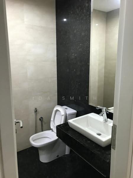Kediaman Servis untuk Dijual di Pavilion Residences - Ida Smith - Bathroom - PropertyGuru.com.my