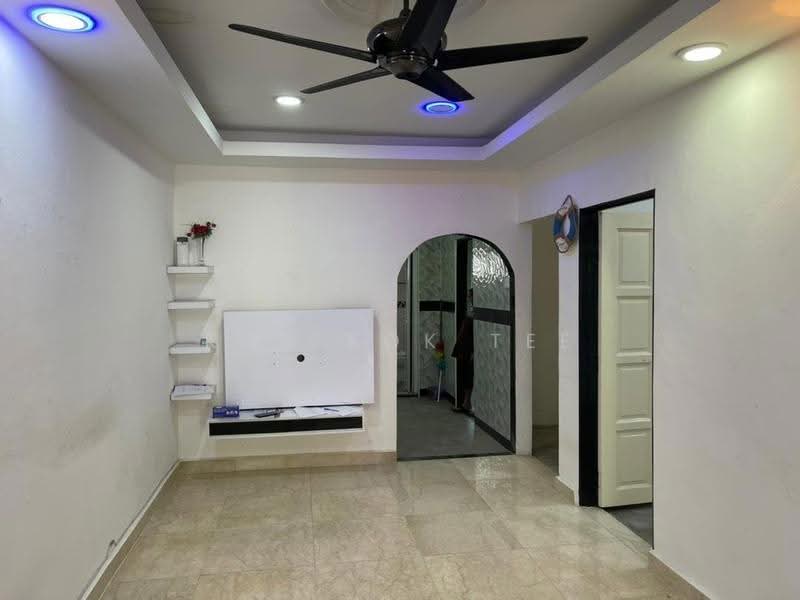 Rumah Teres 1-Tingkat untuk Disewa di Taman Desa Air Hitam (Puchong) - Kor Kok Tee - Living Room - PropertyGuru.com.my