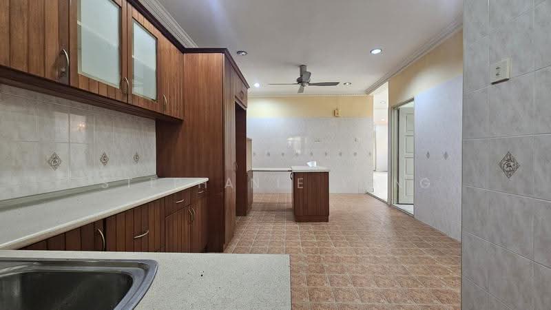 Rumah Berkembar untuk Dijual di Bandar Tun Hussein Onn (Cheras) - Stephanie Yong - Kitchen - PropertyGuru.com.my