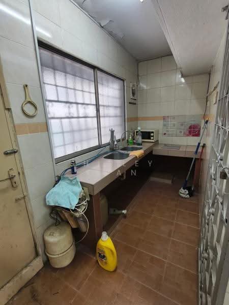 Rumah Teres 3-Tingkat untuk Dijual di Taman Bukit Teratai (Ampang) - Shirley Chan - Kitchen - PropertyGuru.com.my