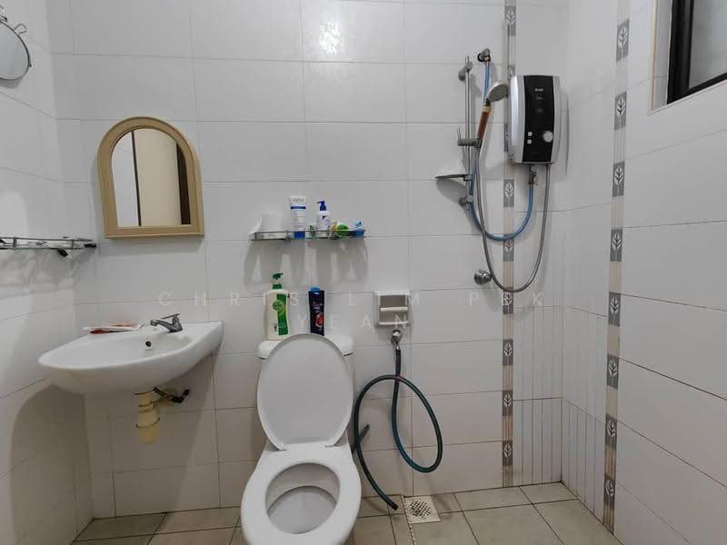 Rumah Berkembar untuk Dijual di Bandar Sungai Long (Selangor) - Chris Lim Pek Yean - Bathroom - PropertyGuru.com.my