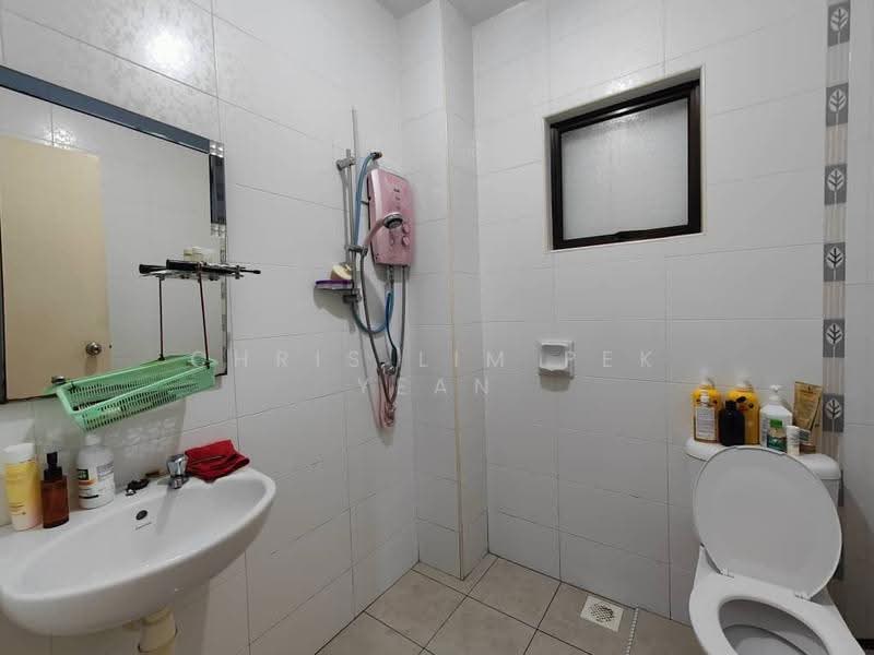 Rumah Berkembar untuk Dijual di Bandar Sungai Long (Selangor) - Chris Lim Pek Yean - Bathroom - PropertyGuru.com.my