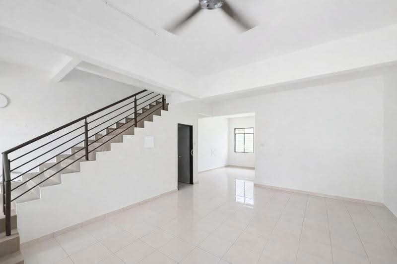 Rumah Teres 2-Tingkat untuk Disewa di Taman Dataran Abadi (Sepang) - Kor Kok Tee - Living Room - PropertyGuru.com.my