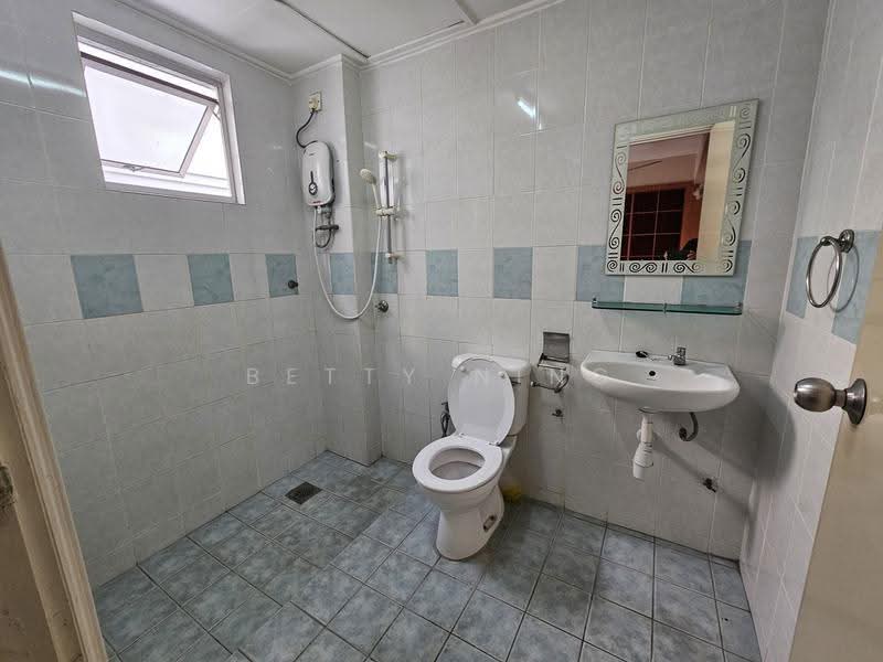 Kondominium untuk Dijual di Ken Damansara - Betty Ning - Bathroom - PropertyGuru.com.my