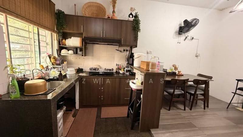1-storey Terraced House for Sale in Shah Alam (Selangor) - Azwa Abas - Kitchen - PropertyGuru.com.my