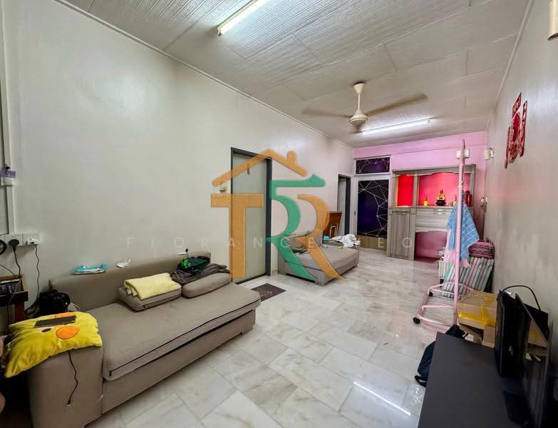 1-storey Terraced House for Sale in Taman Fajar (Bakri) - Florance Yeo - Living Room - PropertyGuru.com.my