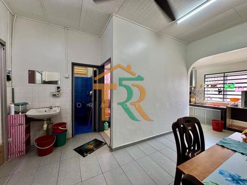 1-storey Terraced House for Sale in Taman Fajar (Bakri) - Florance Yeo - Kitchen - PropertyGuru.com.my