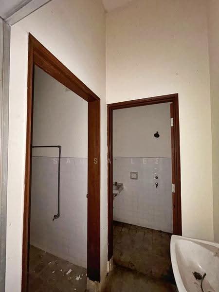 Kedai untuk Disewa di Taman Daya (Johor Bahru) - Sausa Lee - Bathroom - PropertyGuru.com.my