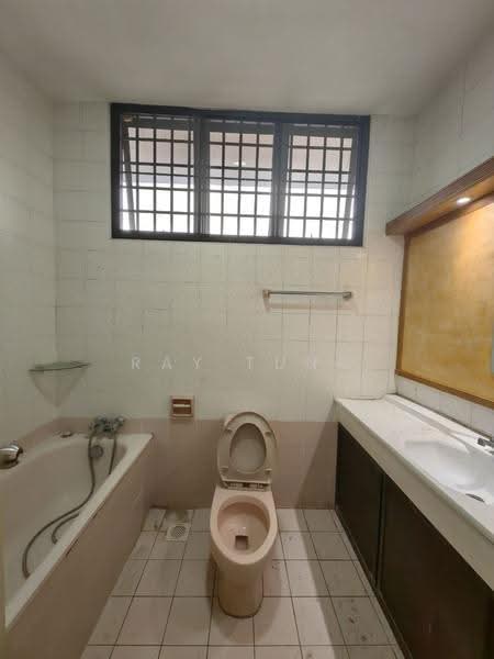 Rumah Teres 2-Tingkat untuk Disewa di Taman Suria (Johor Bahru) - Ray Tung - Bathroom - PropertyGuru.com.my